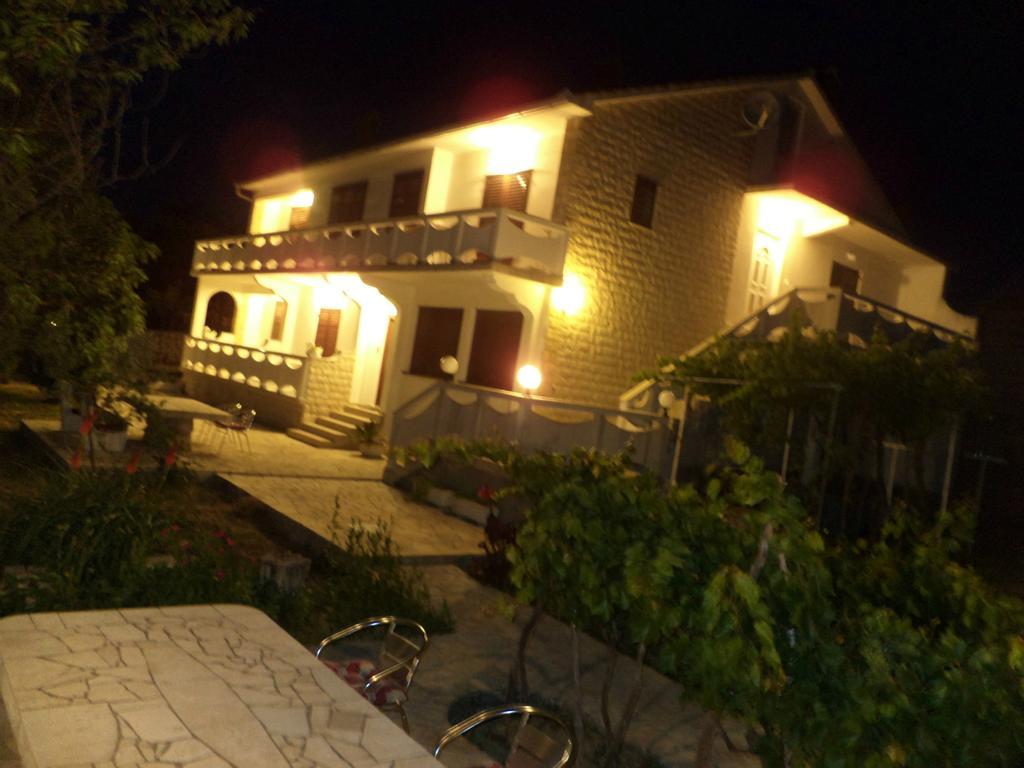 Apartments Vesna Kampor Ngoại thất bức ảnh
