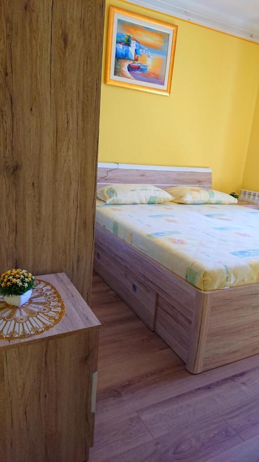 Apartments Vesna Kampor Ngoại thất bức ảnh